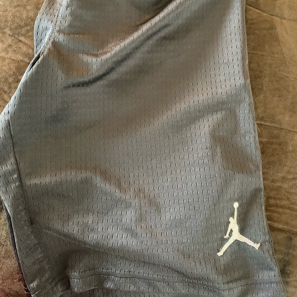 Boys Jordan shorts - Picture 2 of 3